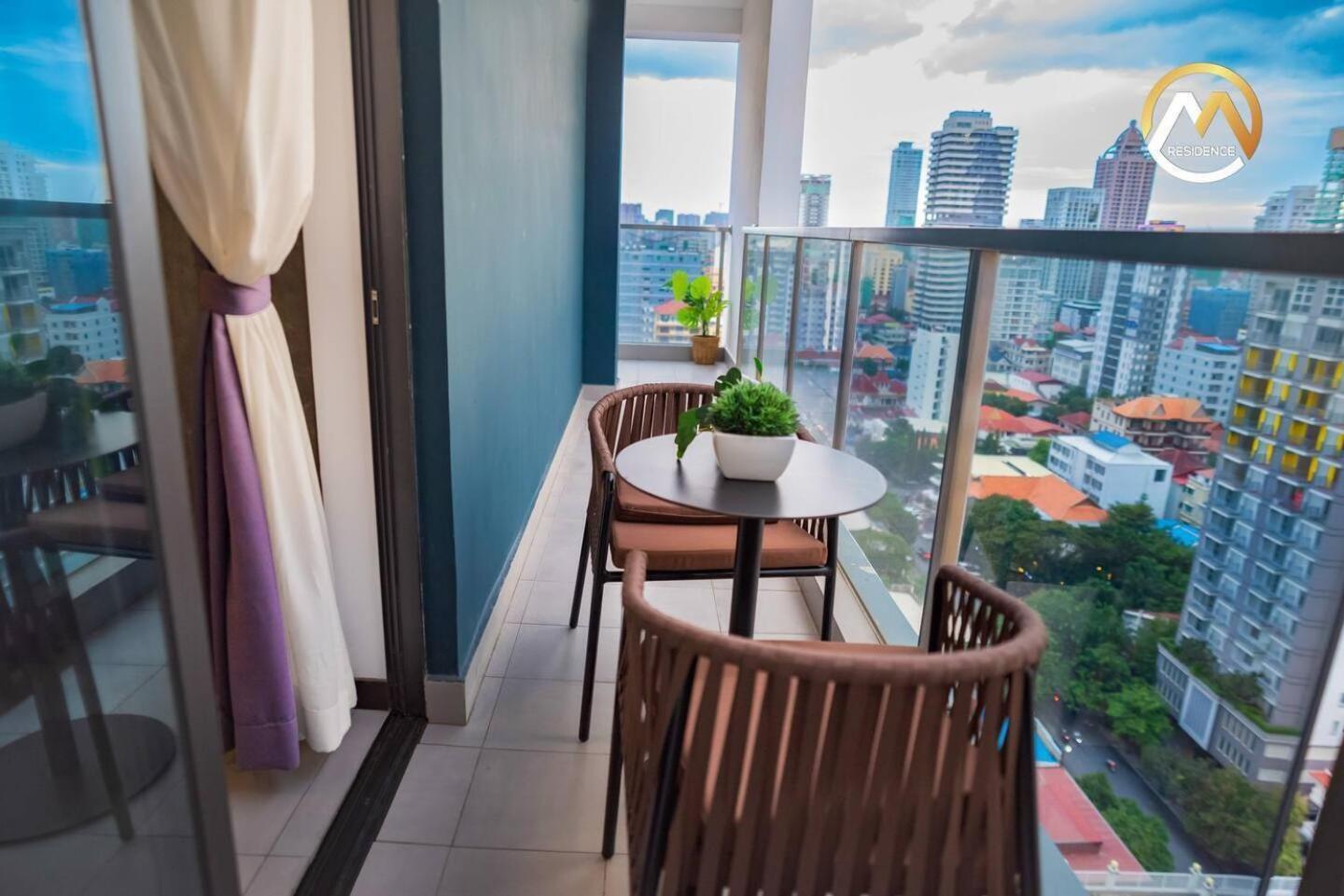 Hotel Serviced Apartments Top One Infinity Pool With View Of 360 Degree 프놈펜 외부 사진