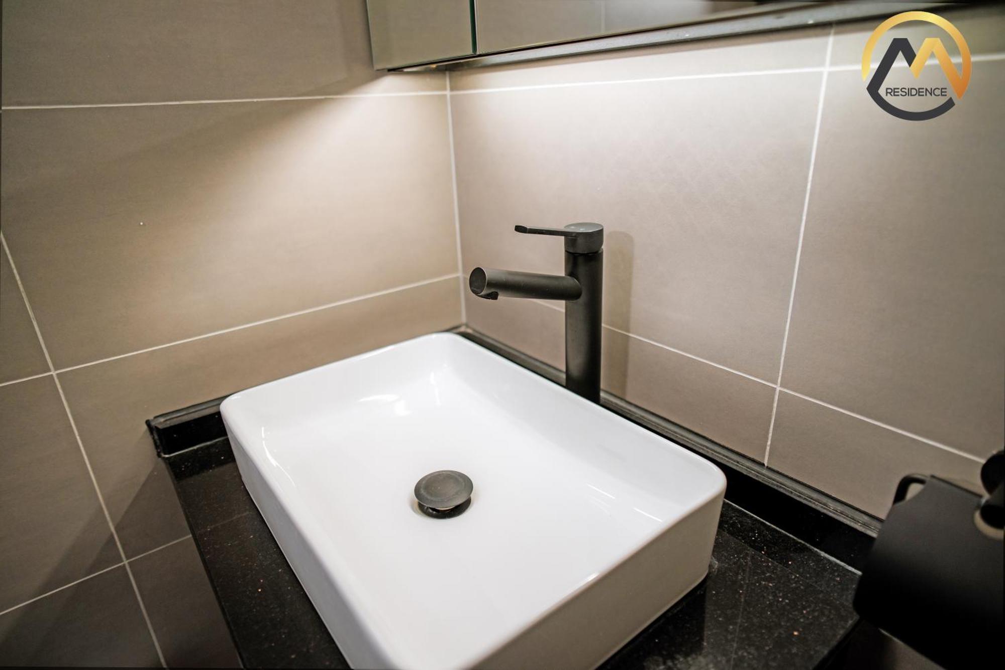 Hotel Serviced Apartments Top One Infinity Pool With View Of 360 Degree 프놈펜 외부 사진